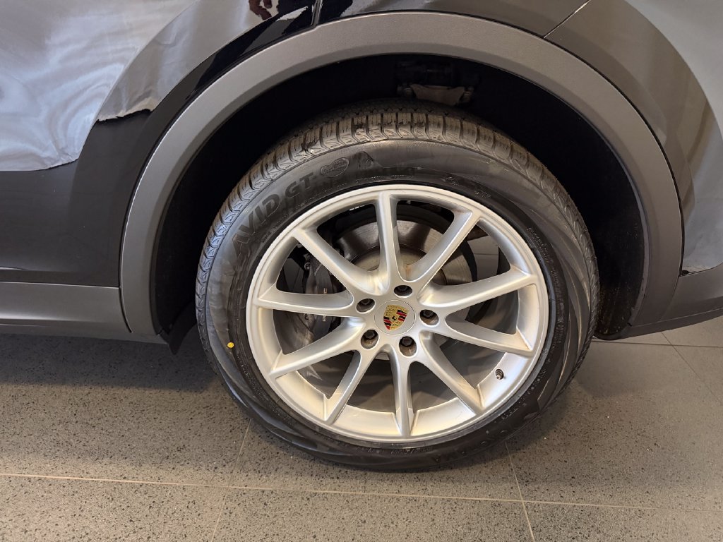 Certified 2021 Porsche Cayenne Coupe AWD/4WD image 11