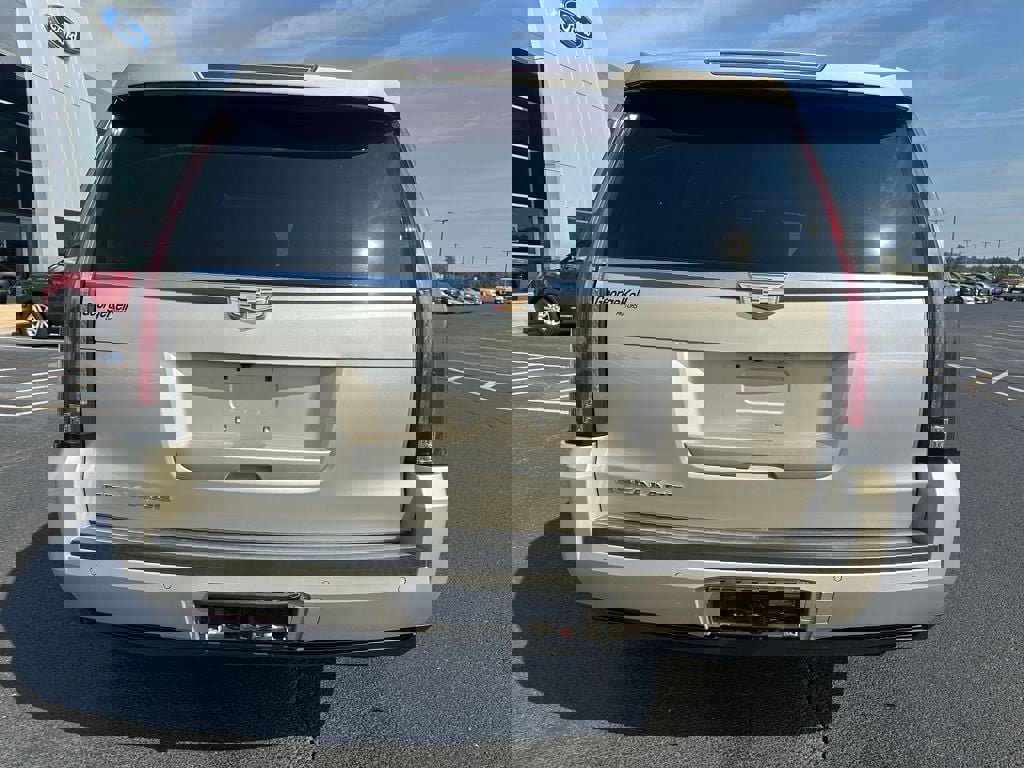 Used 2015 Cadillac Escalade Luxury image 30