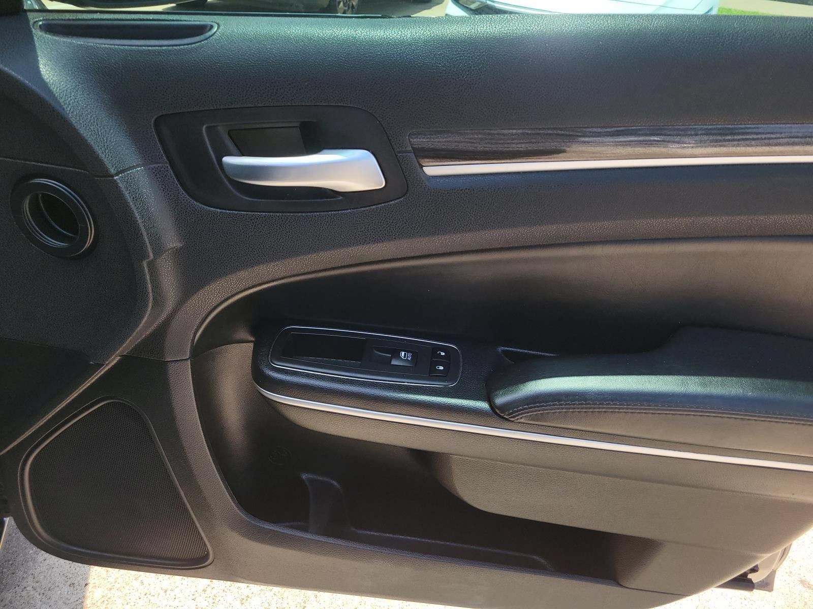 Used 2019 Chrysler 300 Touring w/ Sport Appearance Package RWD image 6