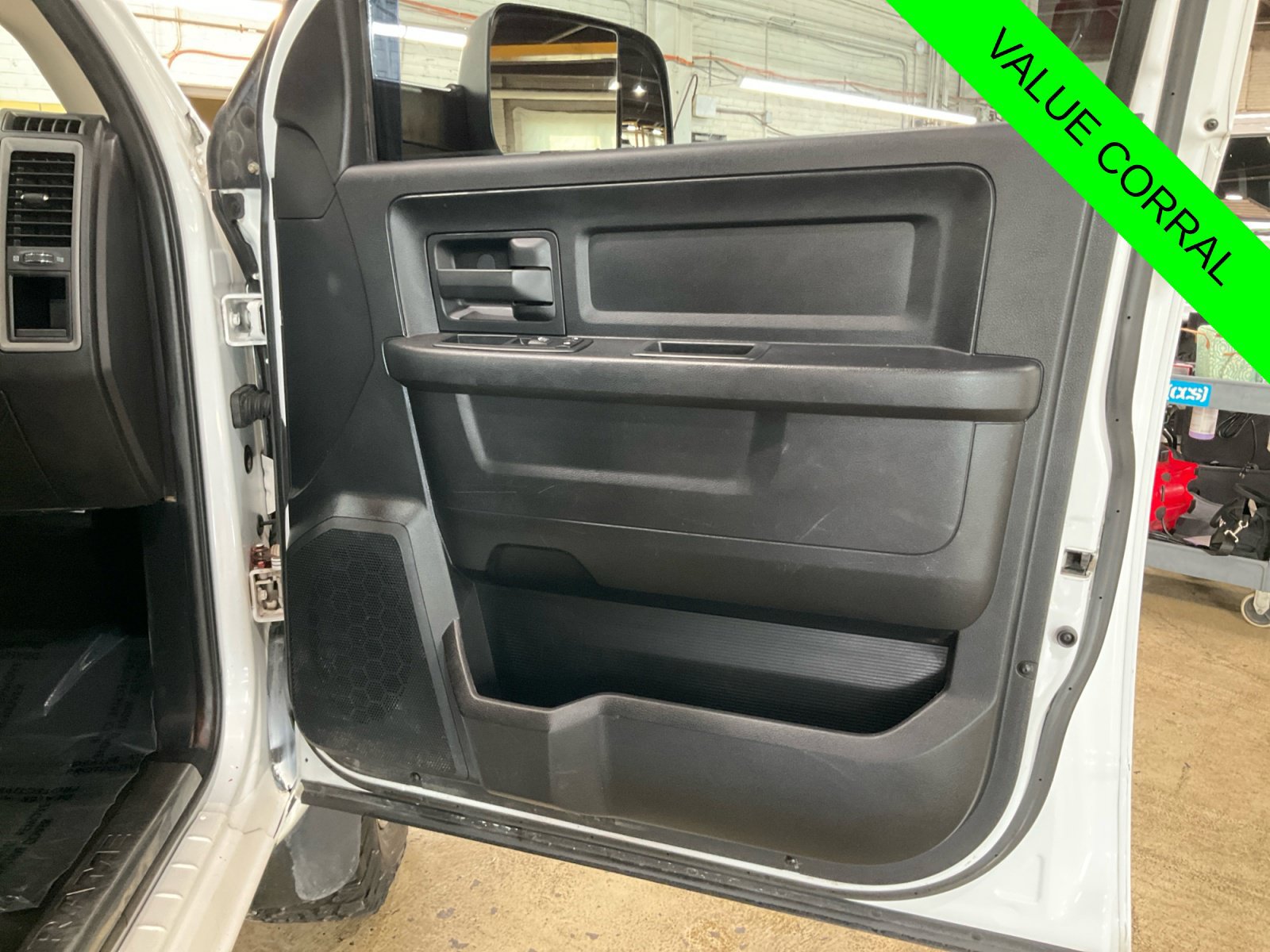 Used 2015 RAM 2500 Tradesman w/ Chrome Appearance Group AWD/4WD image 21