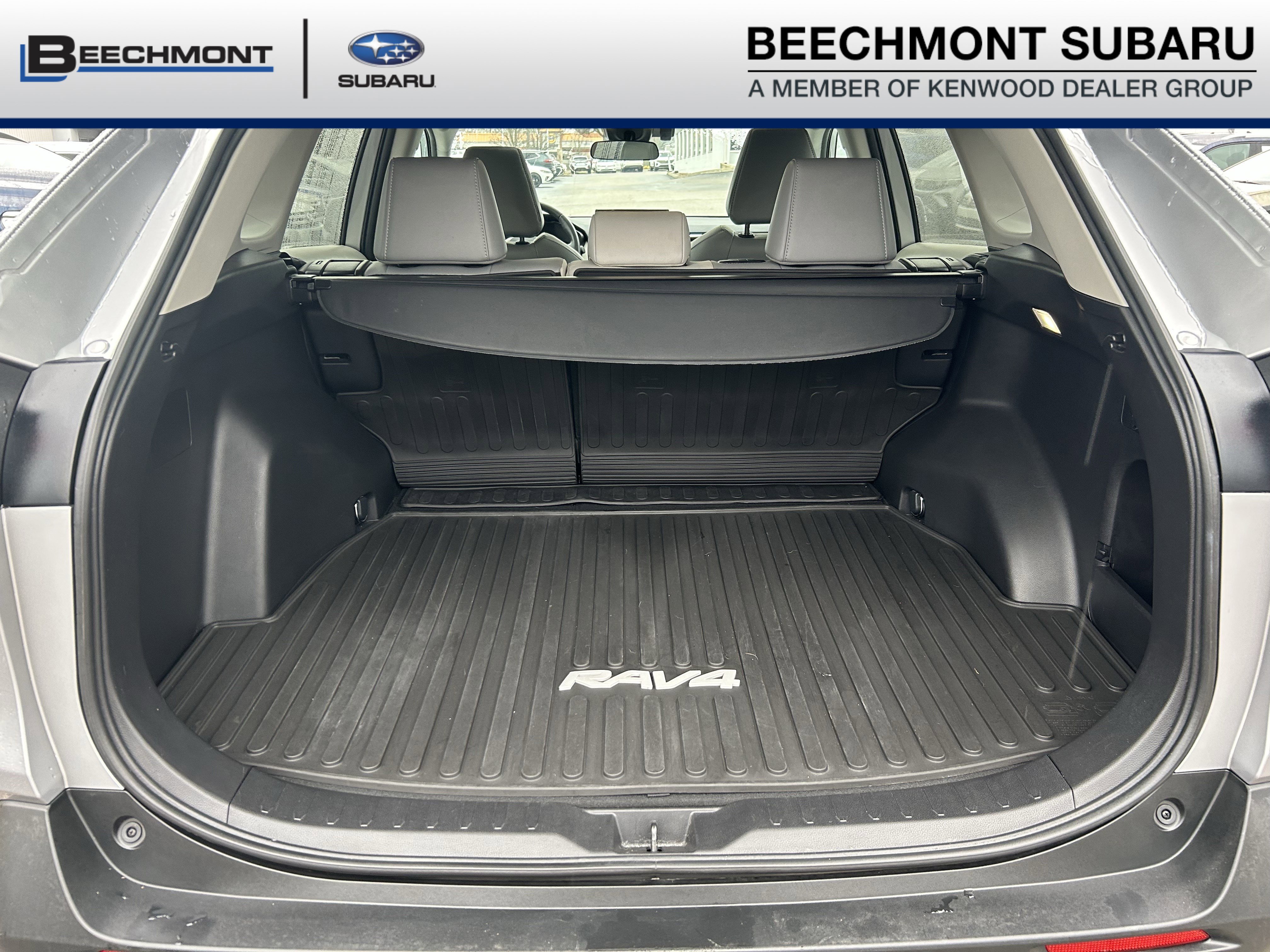 Used 2022 Toyota RAV4 XLE Premium image 27