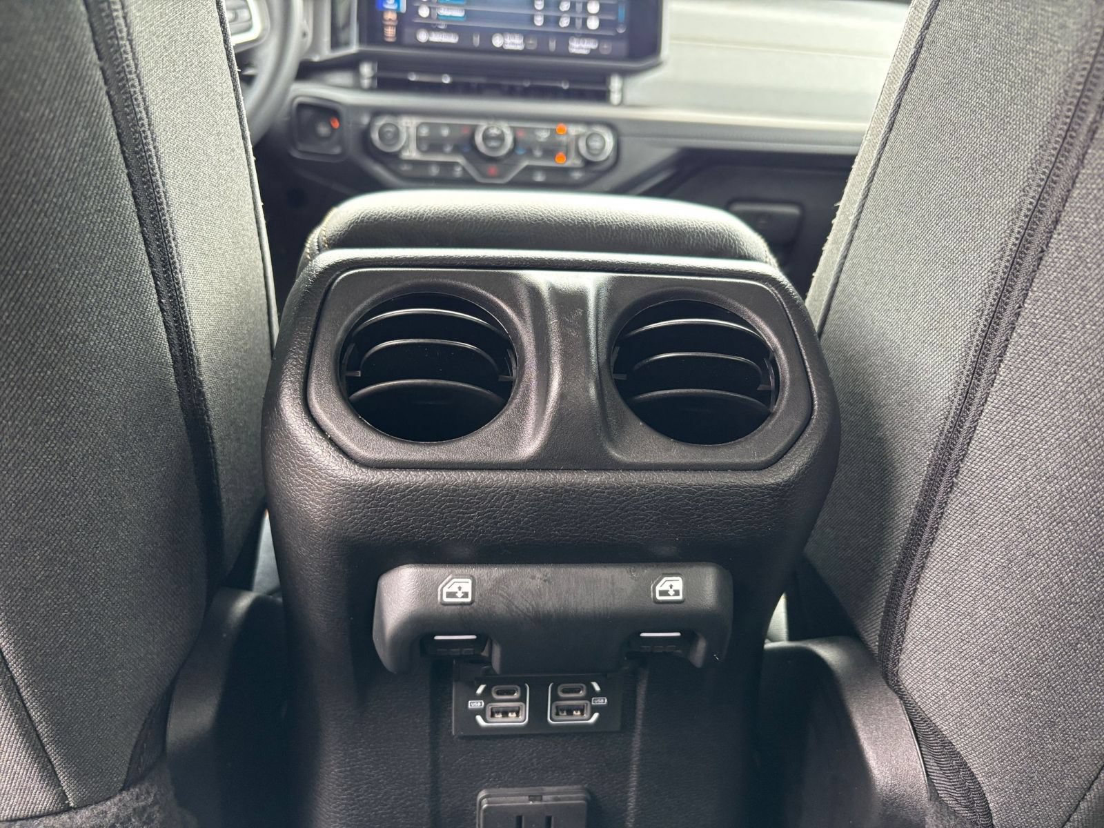 Used 2025 Jeep Wrangler Unlimited Sahara AWD/4WD image 23