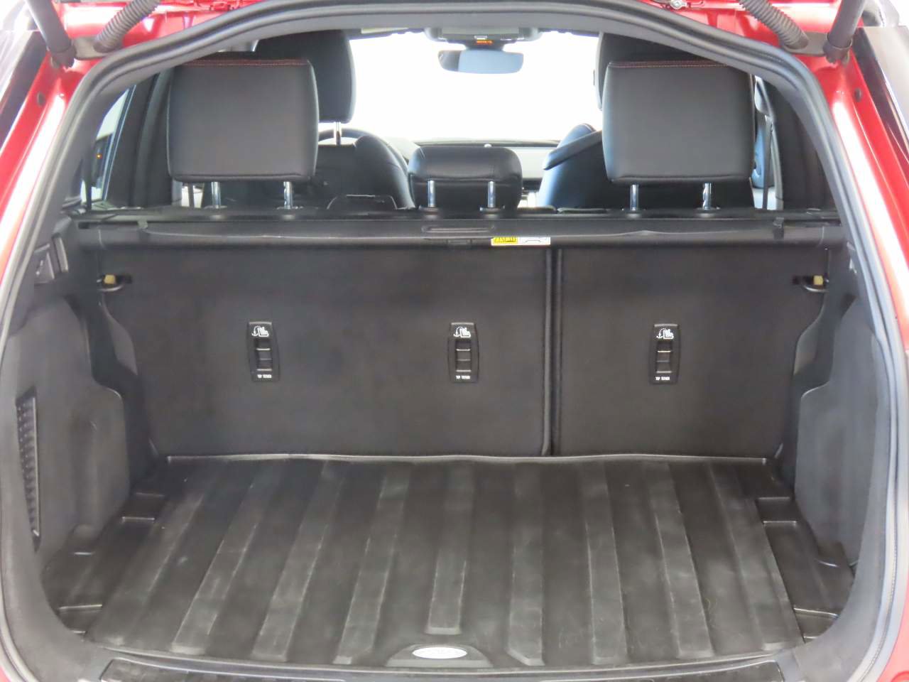 Used 2023 Land Rover Discovery Sport SE R-Dynamic image 18