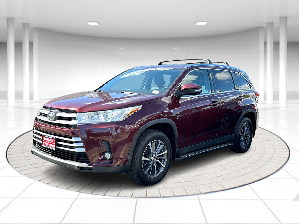 Used 2019 Toyota Highlander XLE FWD image 1