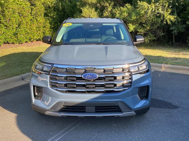 Used 2025 Ford Explorer Active RWD image 2