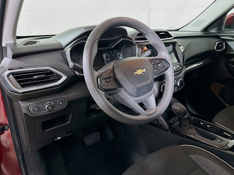Used 2023 Chevrolet TrailBlazer LT w/ Convenience Package FWD image 9