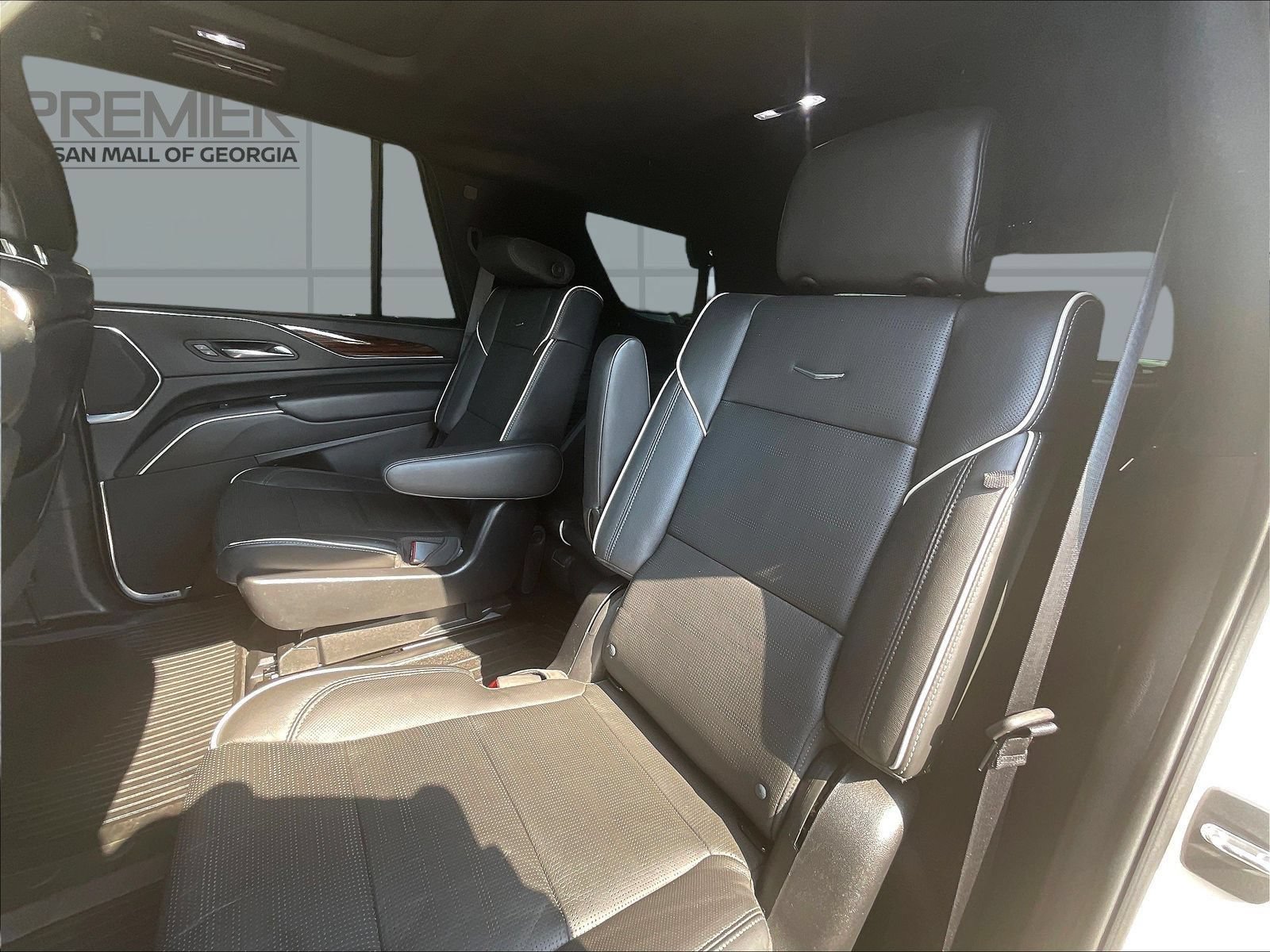 Used 2023 Cadillac Escalade Premium Luxury AWD/4WD image 18