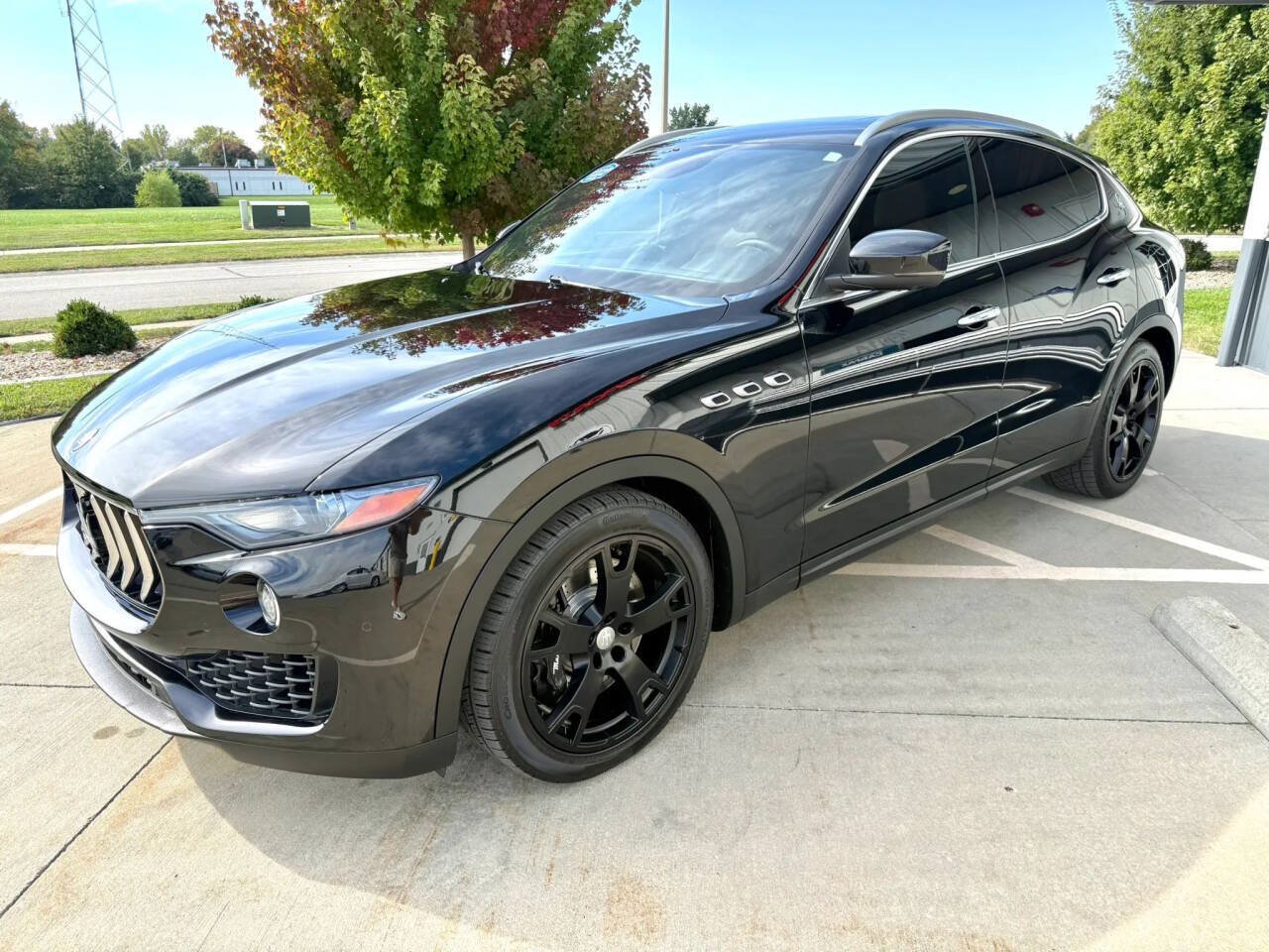 Used 2017 Maserati Levante S AWD/4WD image 4