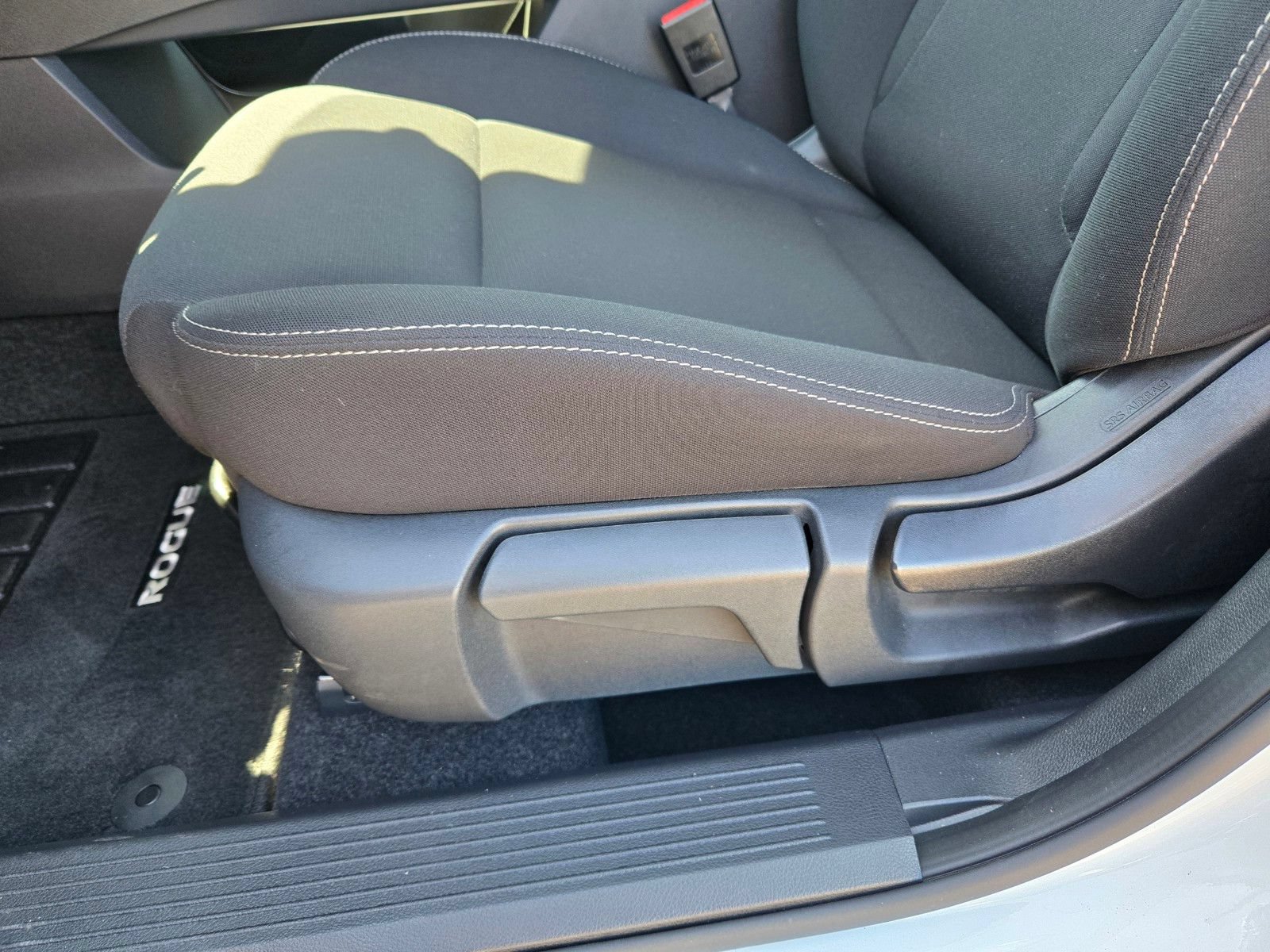 Used 2023 Nissan Rogue S AWD/4WD image 19