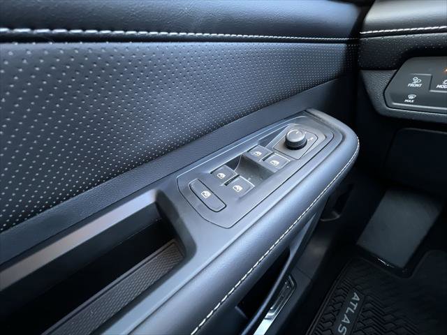 New 2026 Volkswagen Atlas SE image 13