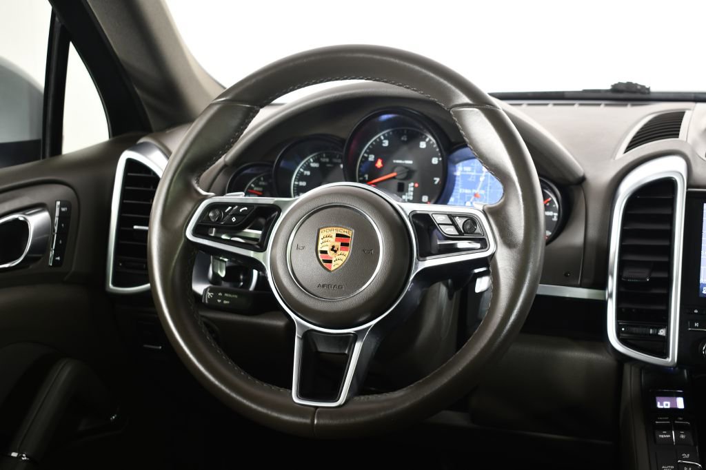 Used 2017 Porsche Cayenne Platinum Edition AWD/4WD image 23