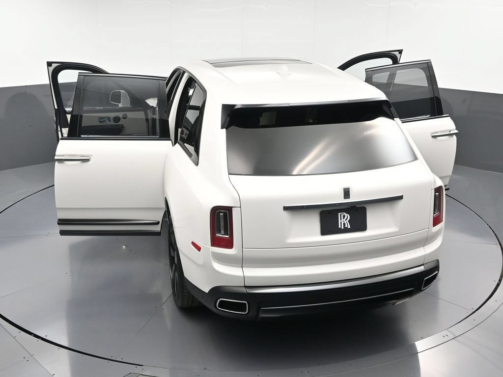 Certified 2022 Rolls-Royce Cullinan w/ Dark Exterior Package AWD/4WD image 39