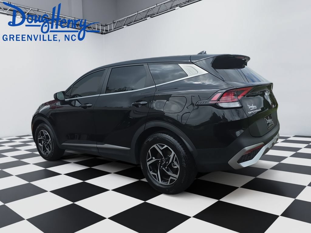 Used 2025 Kia Sportage LX FWD image 3