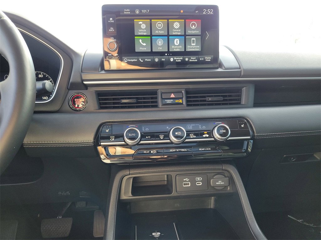 Used 2023 Honda Pilot Touring image 13