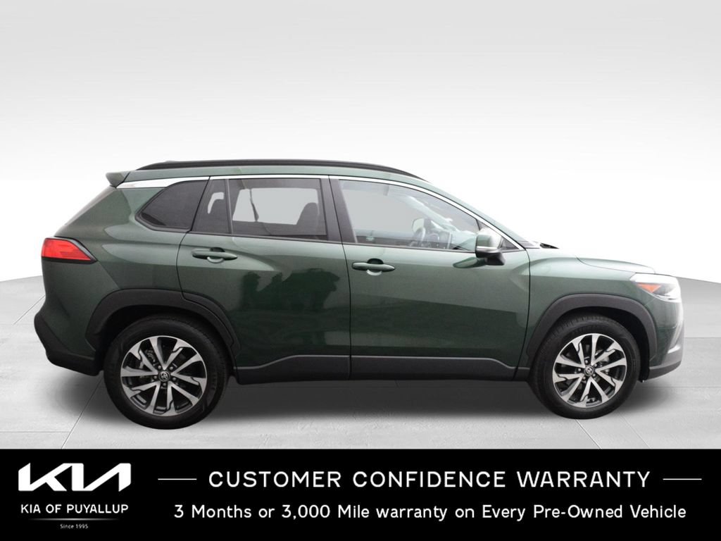 Used 2022 Toyota Corolla Cross XLE w/ Convenience Package AWD/4WD image 4