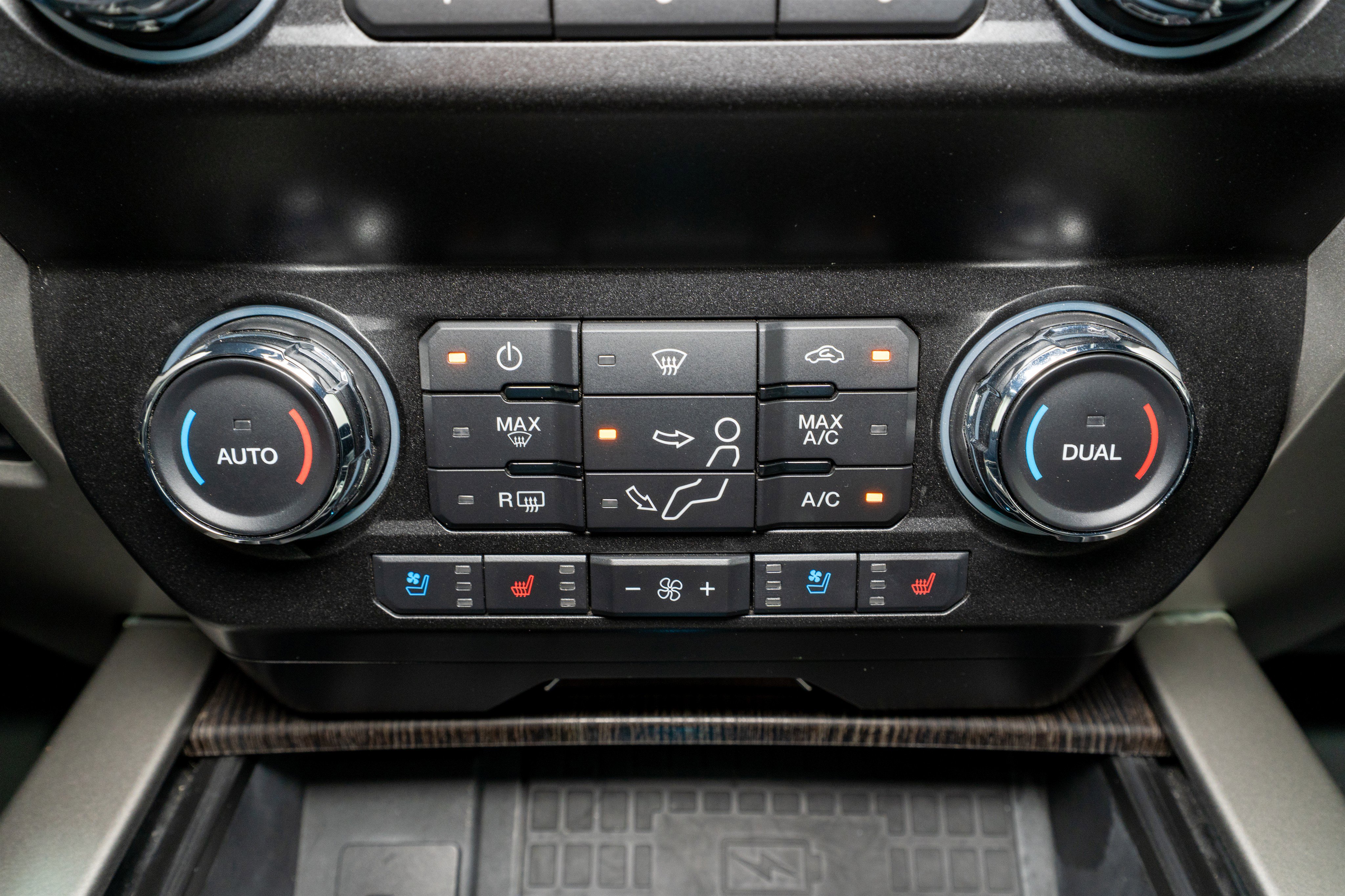 Used 2020 Ford F350 Lariat image 24