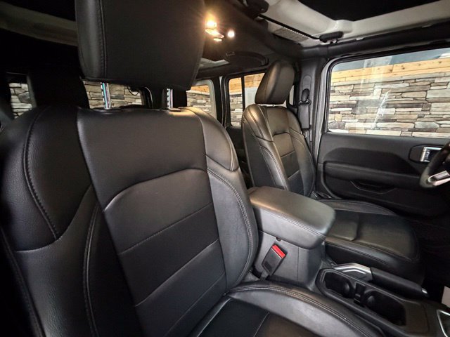 Used 2022 Jeep Wrangler Unlimited Sahara AWD/4WD image 17