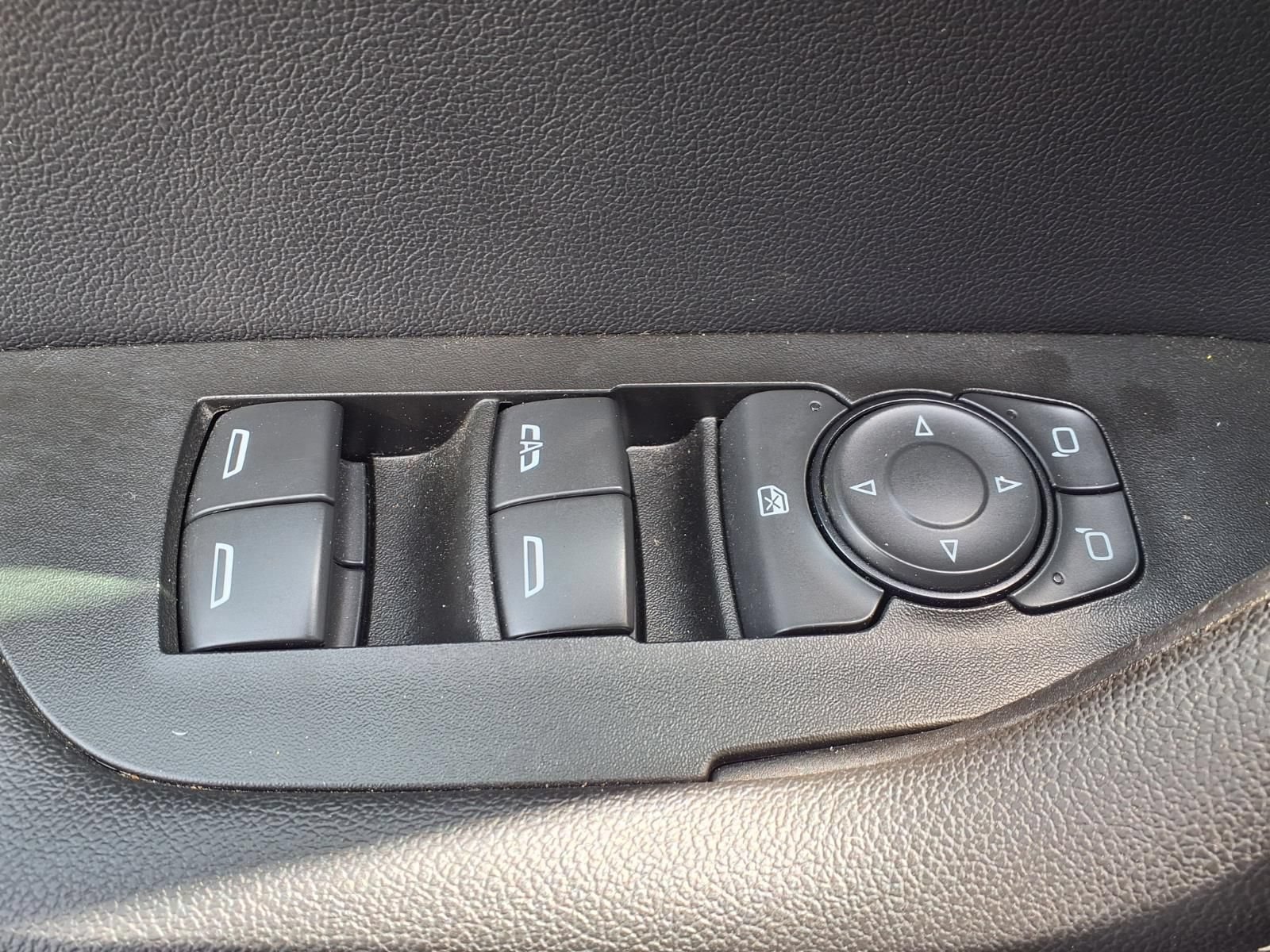 Used 2025 Chevrolet Blazer LT FWD image 8