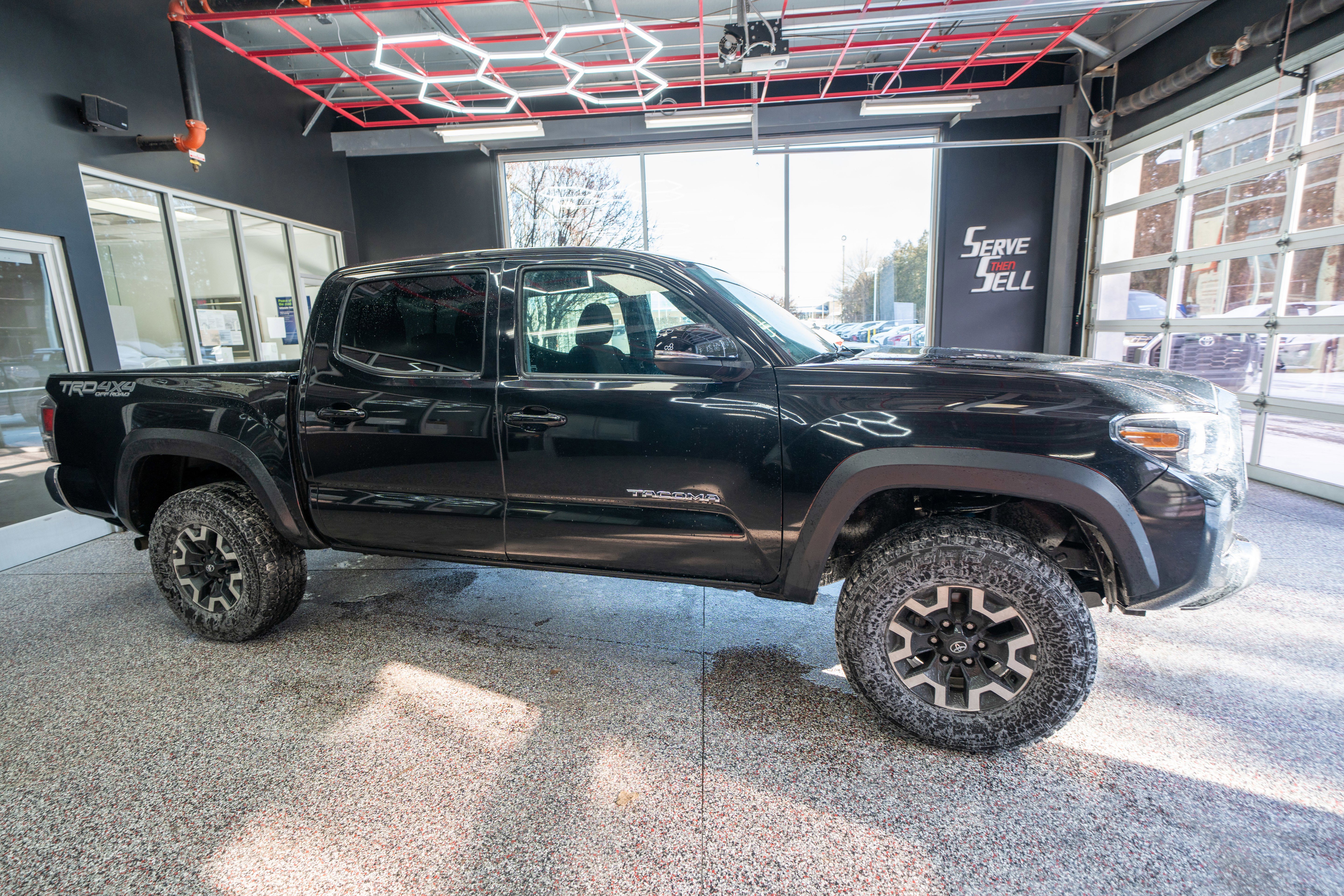 Used 2023 Toyota Tacoma TRD Off-Road image 5