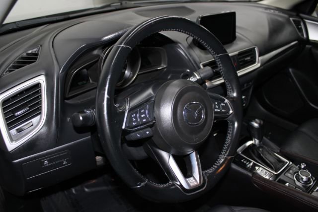 Used 2018 MAZDA MAZDA3 Touring FWD image 11