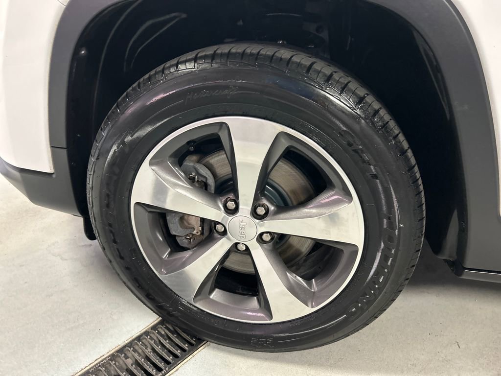 Used 2020 Jeep Cherokee Limited AWD/4WD image 9