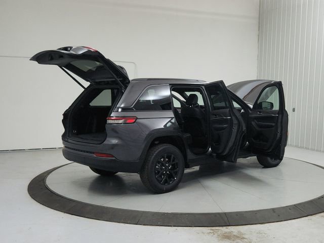 New 2026 Jeep Grand Cherokee Altitude AWD/4WD image 15