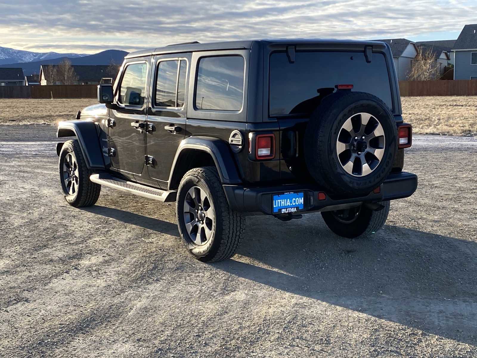 Used 2018 Jeep Wrangler Unlimited Sahara image 11