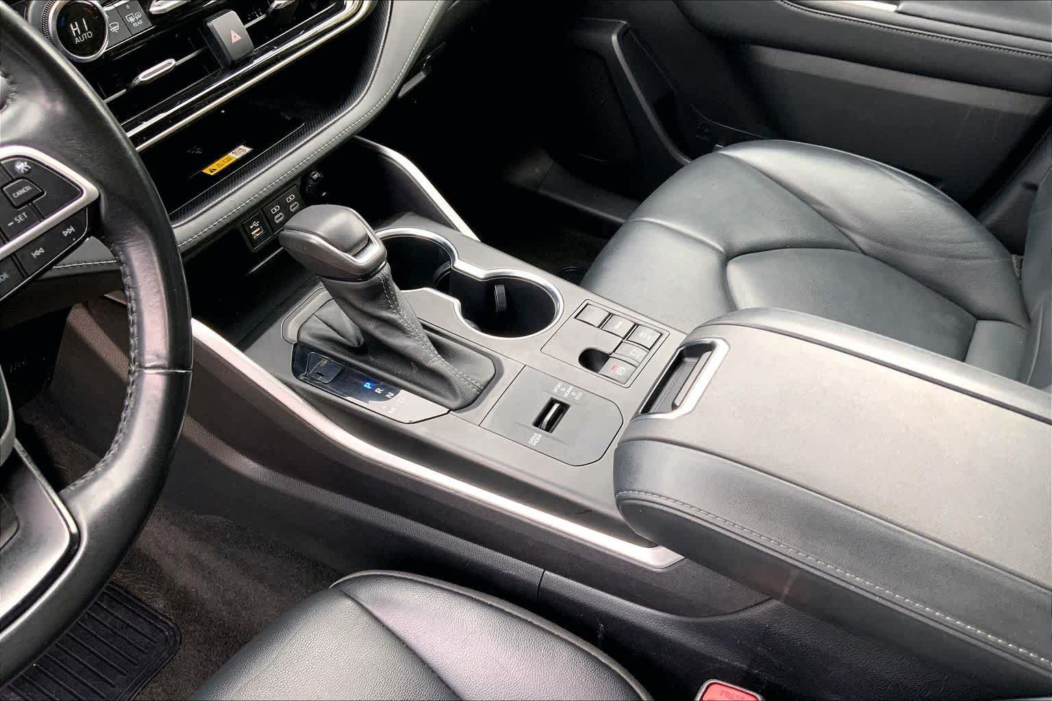 Used 2023 Toyota Highlander XLE FWD image 17