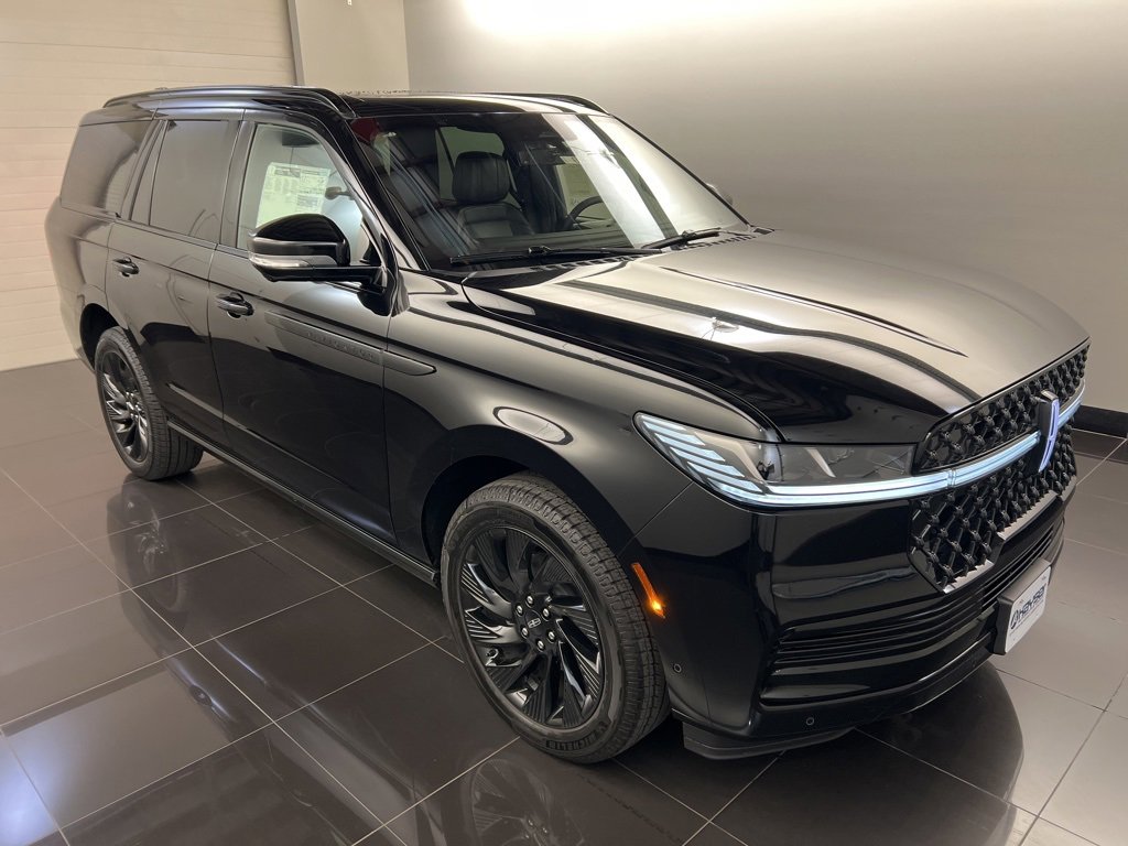 Used 2025 Lincoln Navigator Reserve w/ Jet Appearance Package