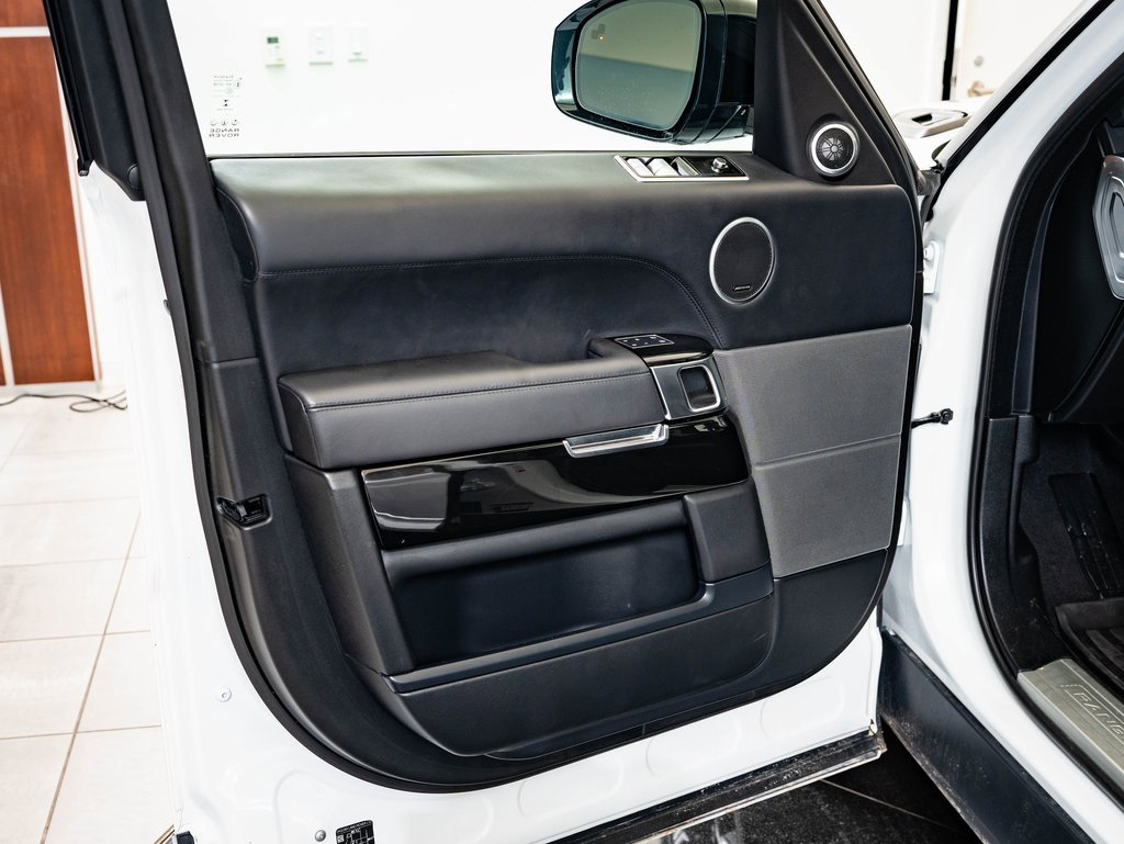 Used 2022 Land Rover Range Rover Sport HST image 28