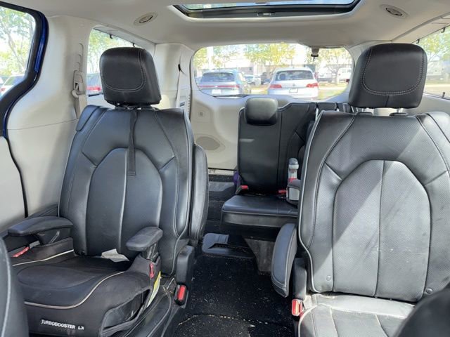 Used 2019 Chrysler Pacifica Limited w/ Advanced Safetytec Group FWD image 11