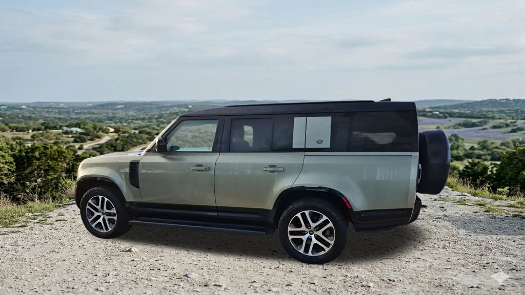 Used 2024 Land Rover Defender 130 X-Dynamic SE image 7