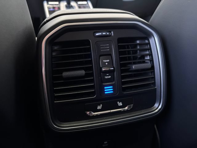 Certified 2026 Porsche Macan AWD/4WD image 24
