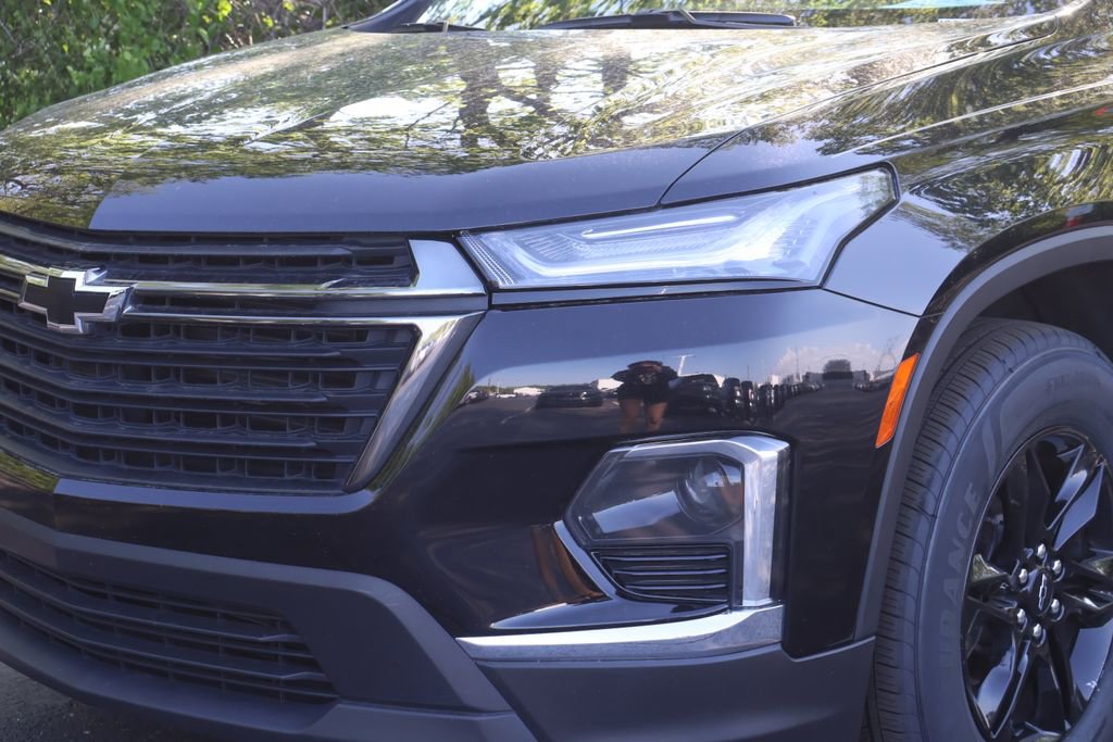 Used 2023 Chevrolet Traverse LS w/ Midnight/Sport Edition FWD image 3