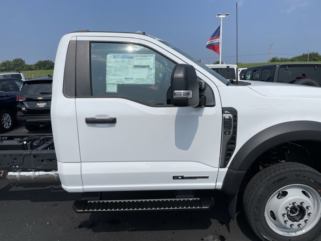 New 2025 Ford F550 4x4 Regular Cab Super Duty image 28