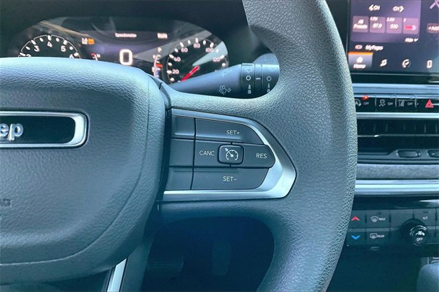 Certified 2025 Jeep Compass Sport image 21