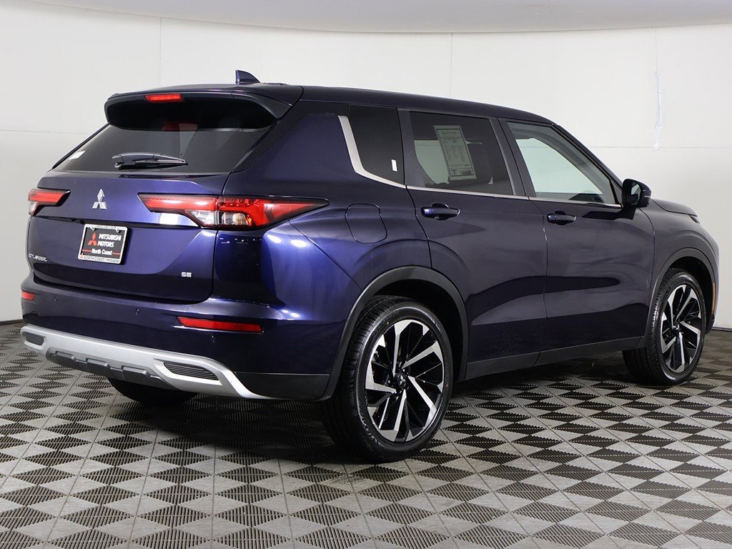 Used 2024 Mitsubishi Outlander SE image 11