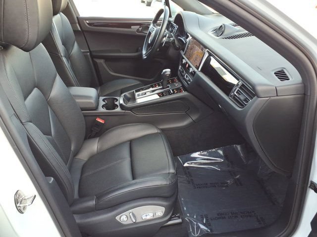 Used 2023 Porsche Macan AWD/4WD image 16