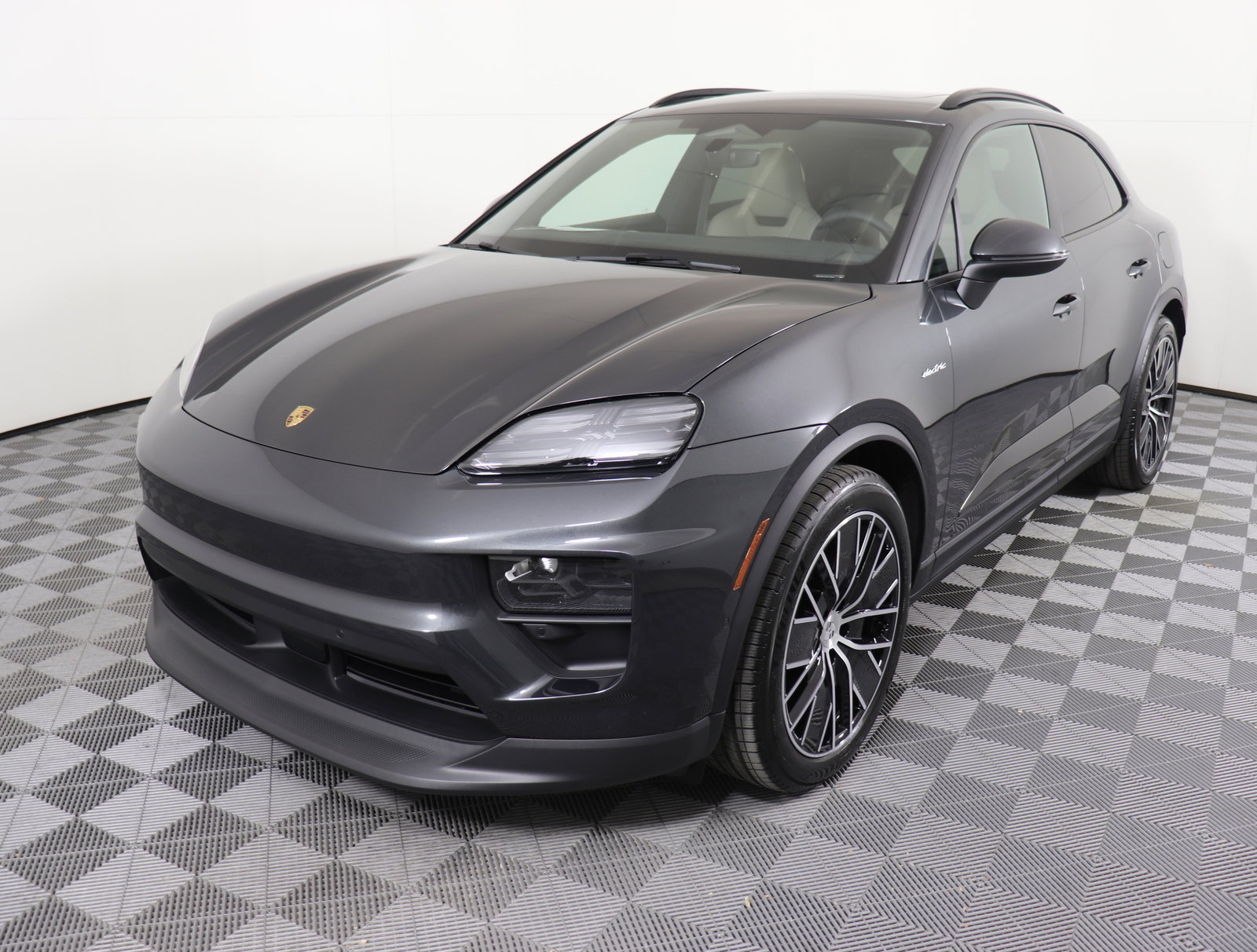 Used 2024 Porsche Macan 4 Electric image 10