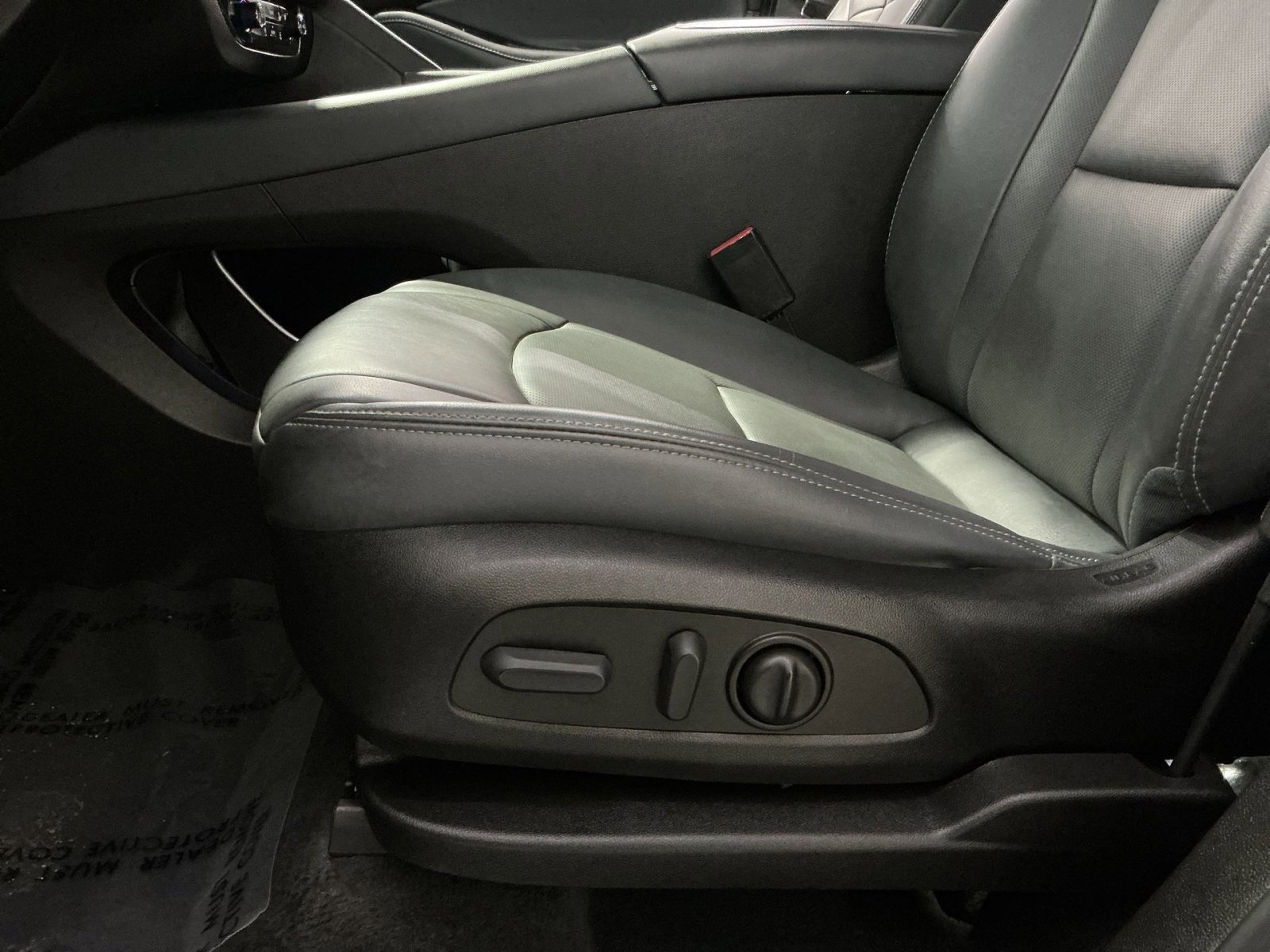 Used 2023 Buick Enclave Essence AWD/4WD image 15