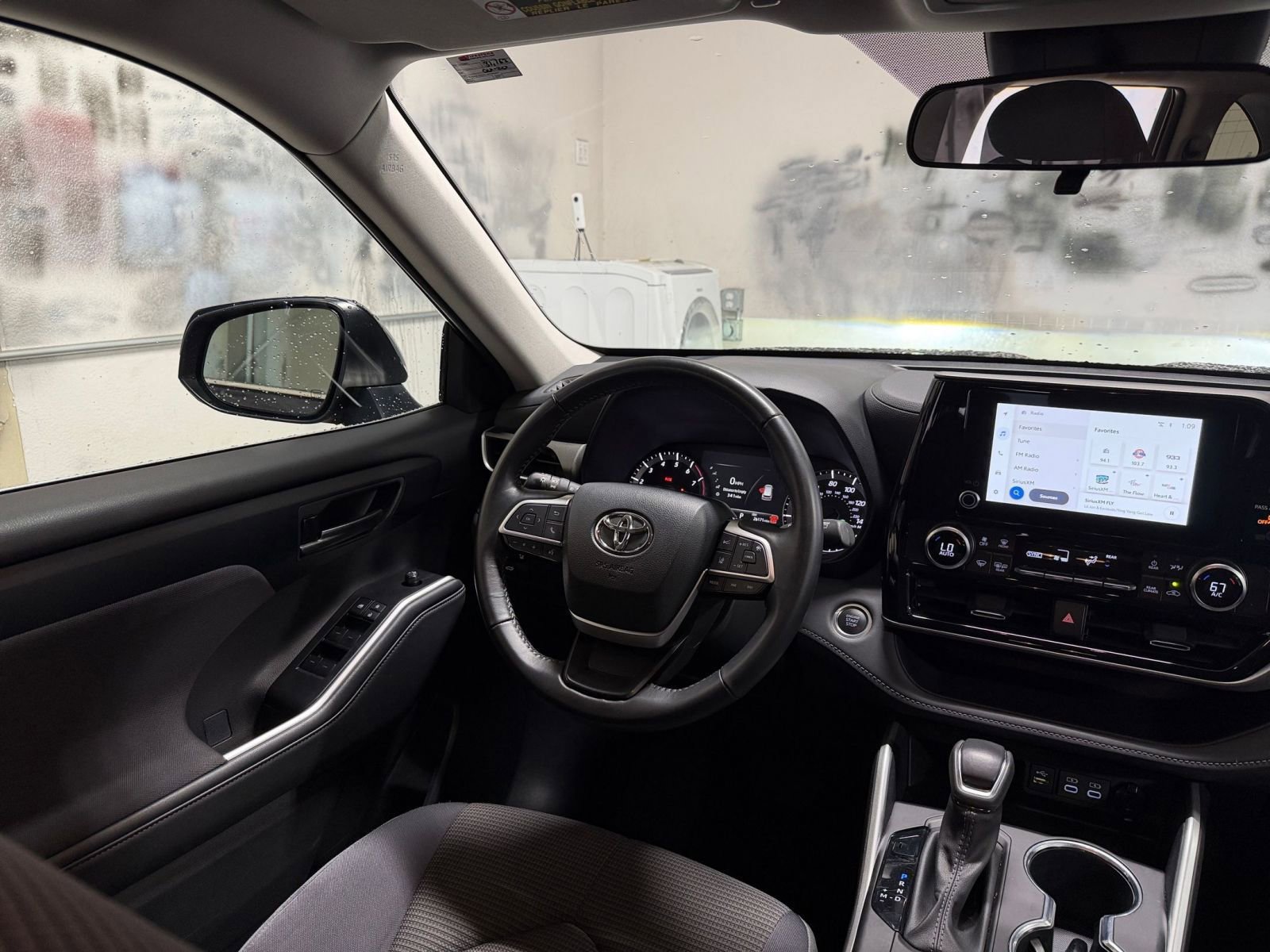 Used 2025 Toyota Highlander LE image 35