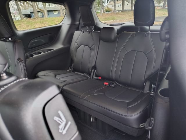 New 2026 Chrysler Pacifica Select FWD image 32