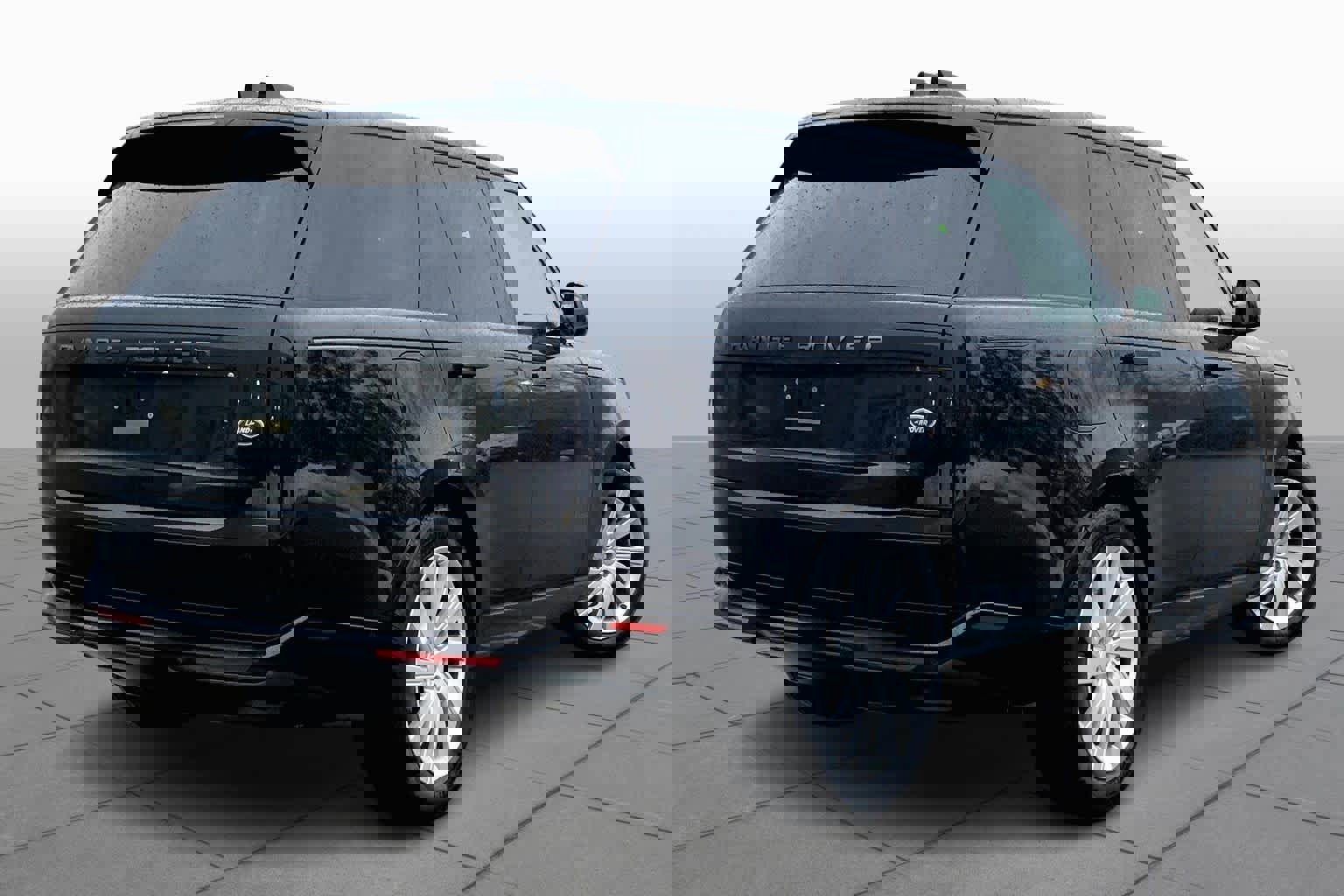 Used 2023 Land Rover Range Rover SE image 12