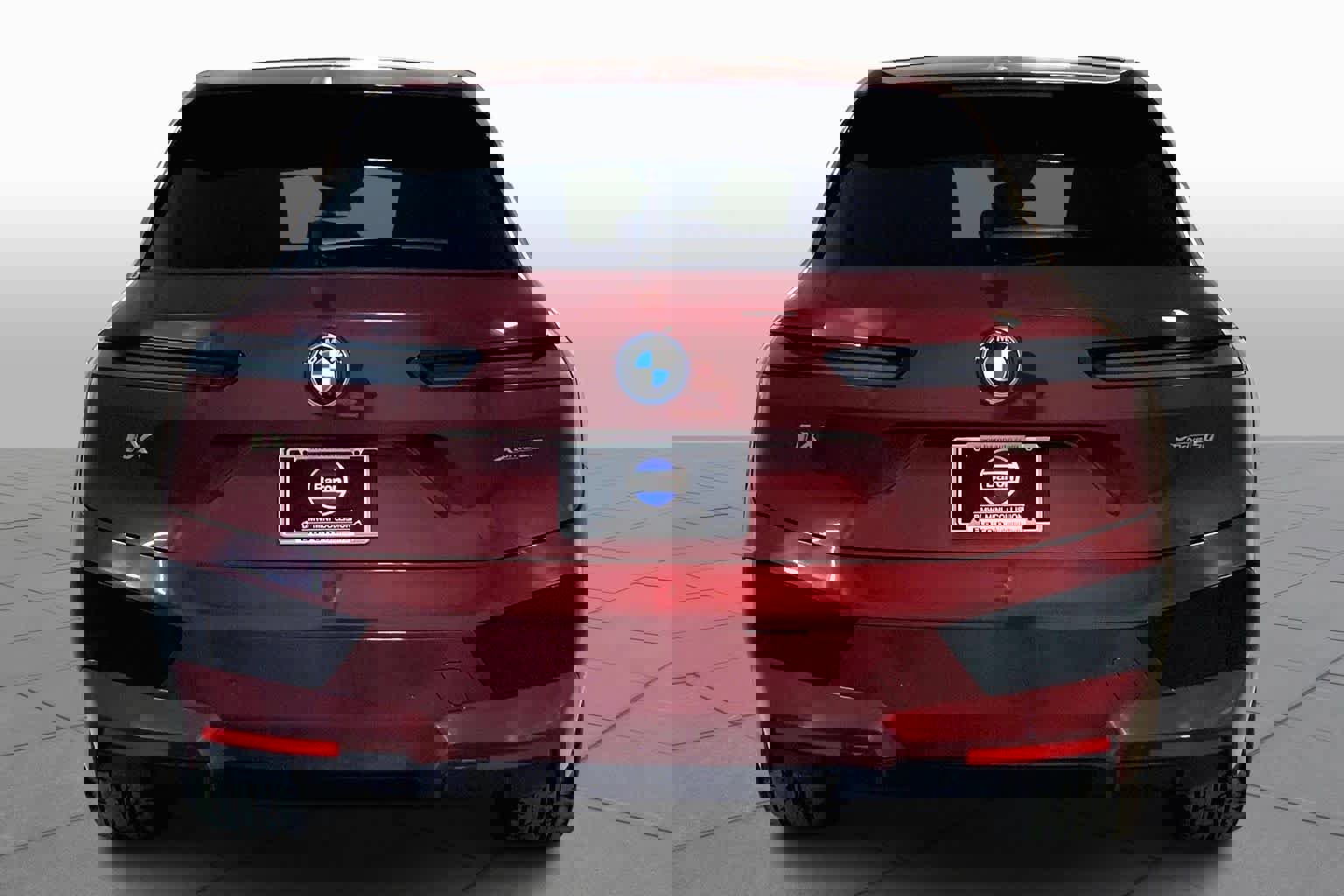 Used 2023 BMW iX xDrive50 w/ Premium Package image 5