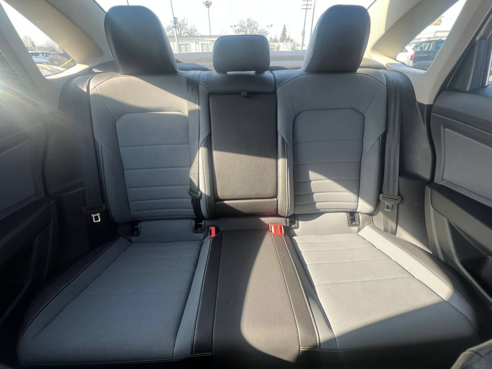 Used 2025 Volkswagen Jetta SE FWD image 39