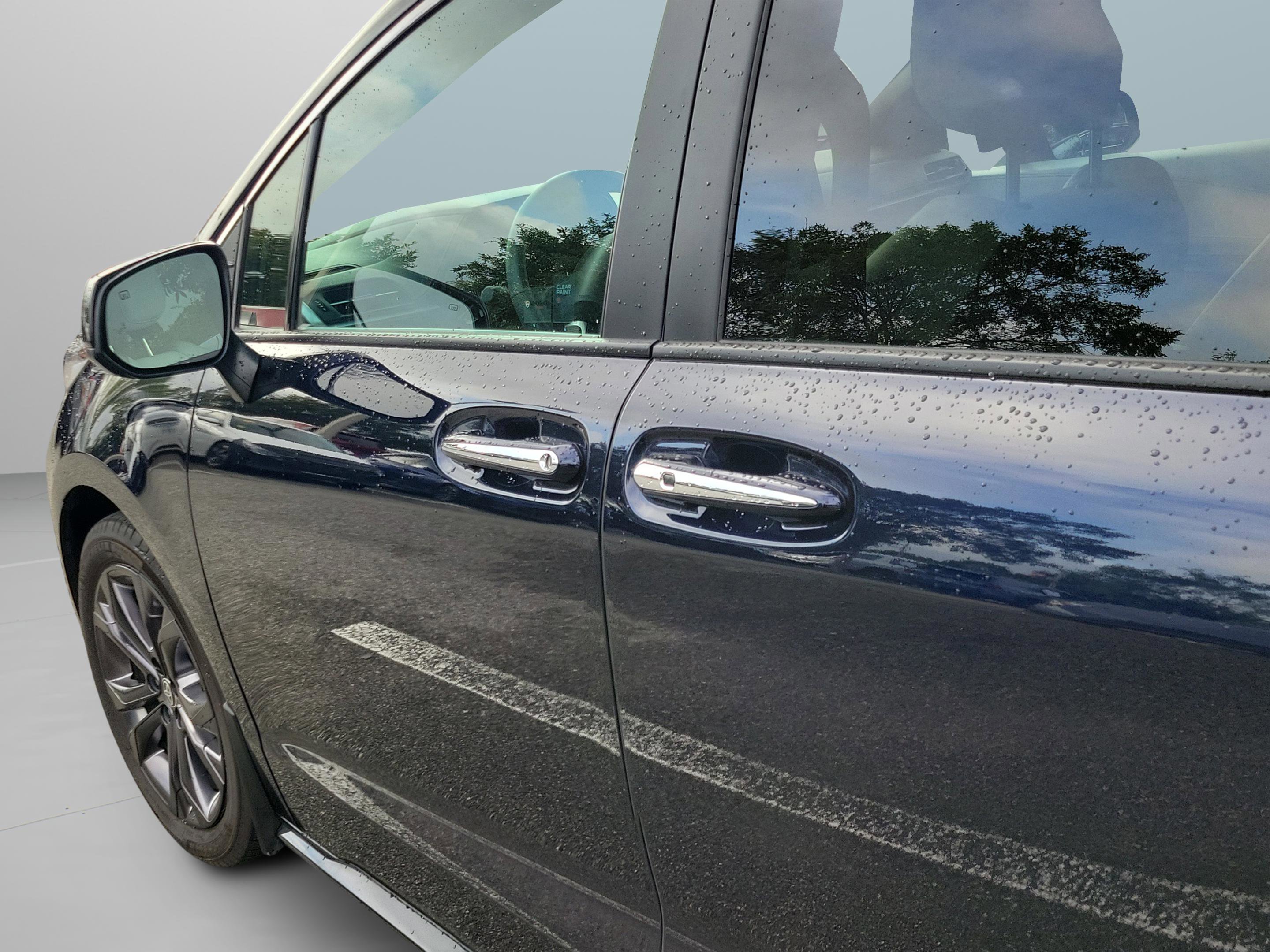 Certified 2024 Toyota Sienna XSE FWD image 28