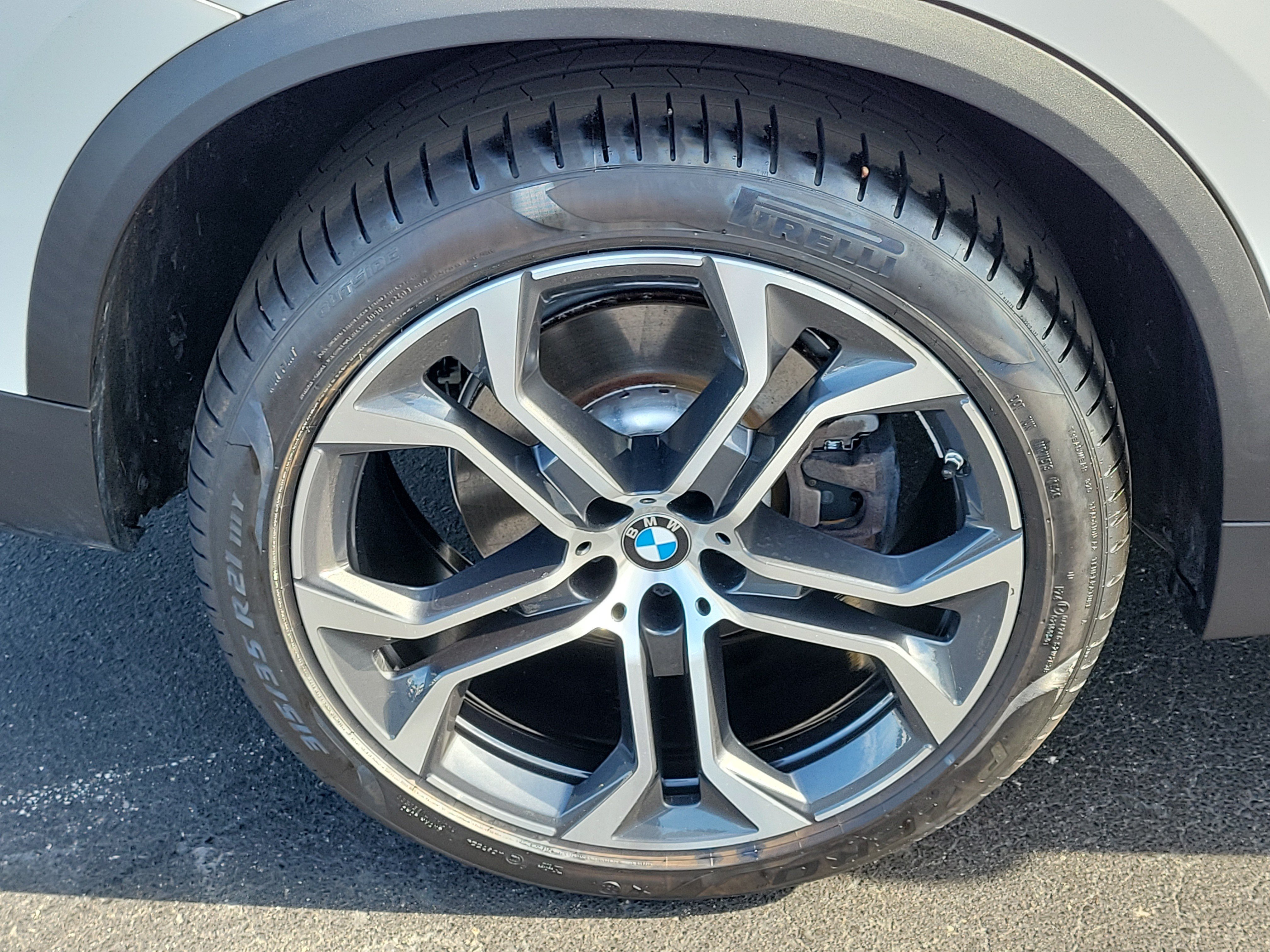 Used 2024 BMW X5 xDrive40i w/ Premium Package AWD/4WD image 7