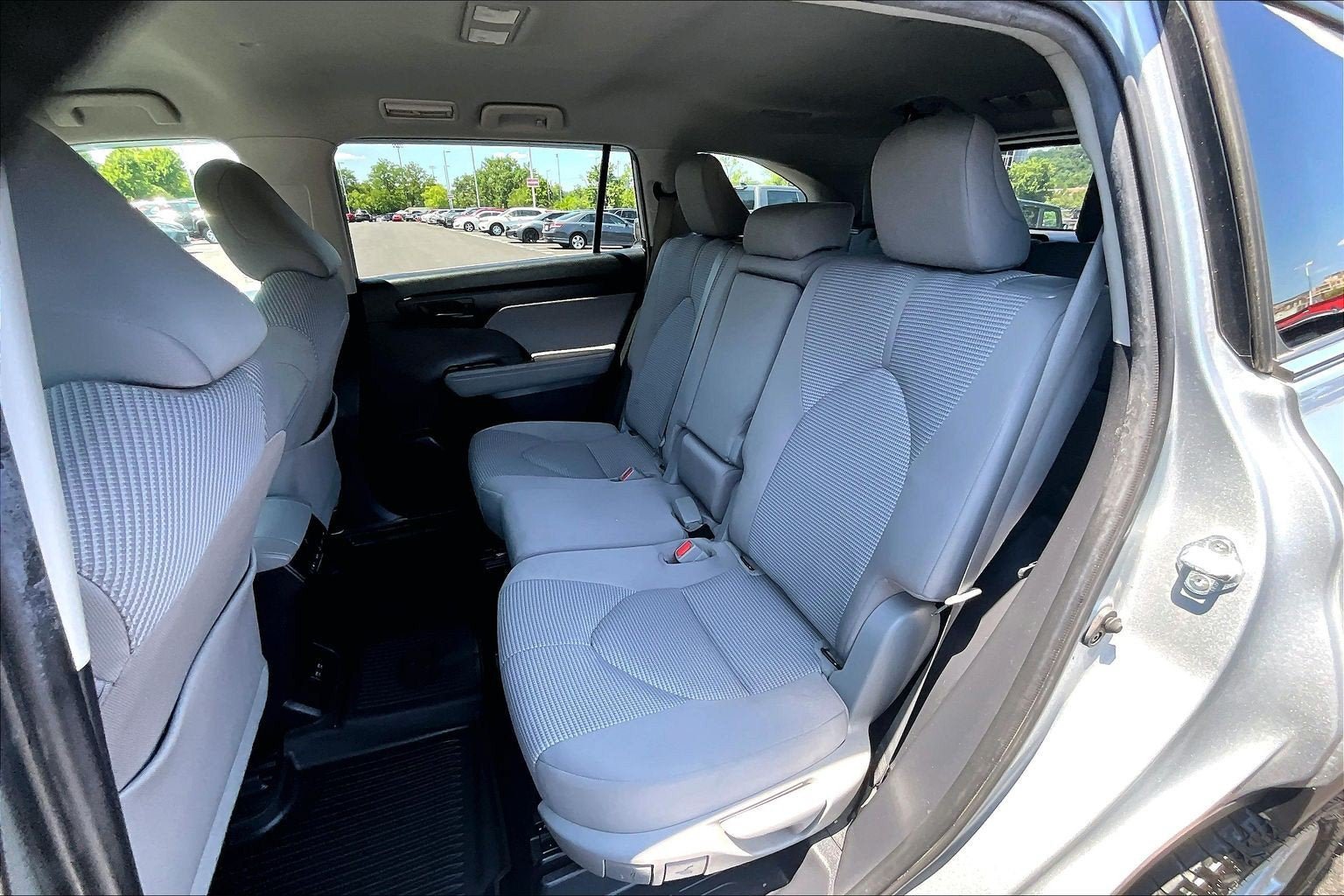 Used 2021 Toyota Highlander L AWD/4WD image 23