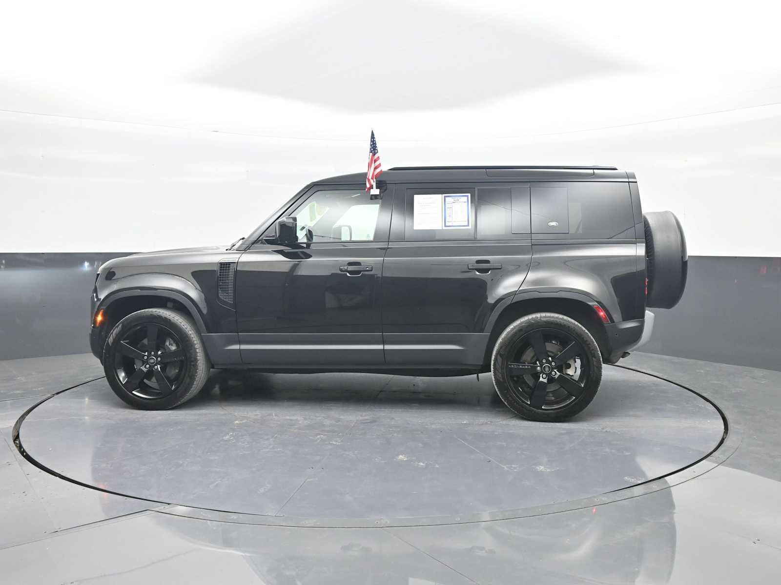 Used 2023 Land Rover Defender 110 SE AWD/4WD image 5
