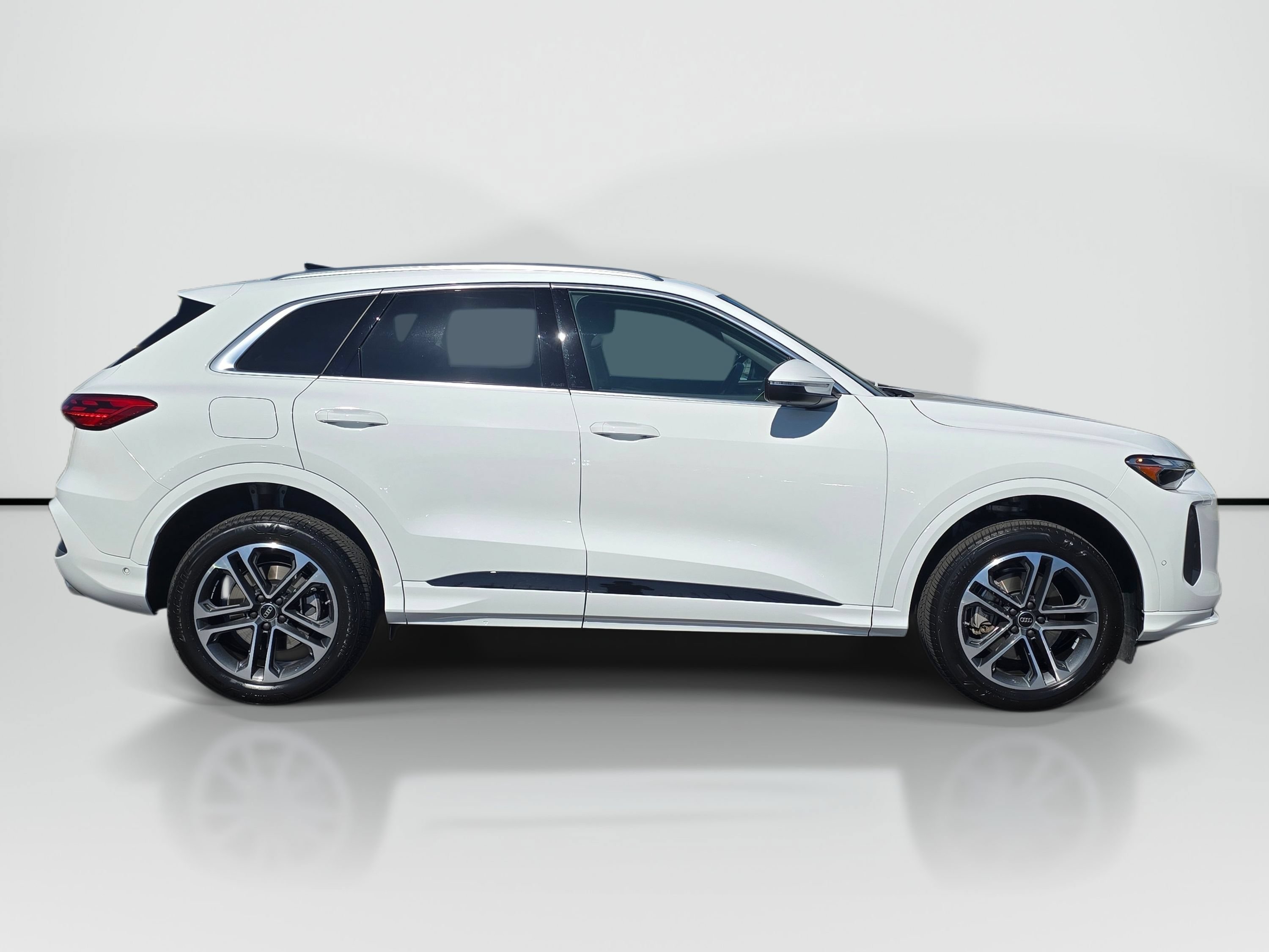 Certified 2025 Audi Q5 Premium w/ Convenience Package AWD/4WD image 6